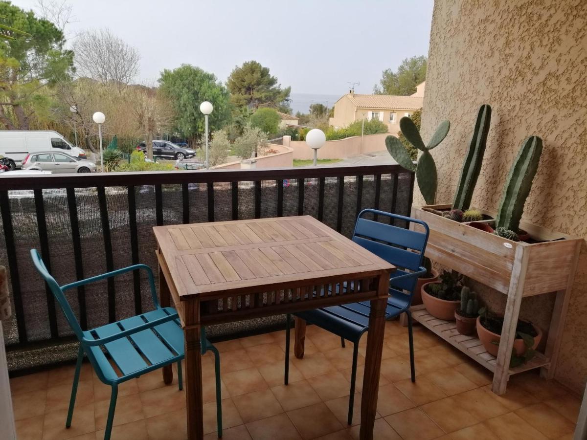 Sanary Les Gorguettes, Studio Avec Terrasse Vue Mer, A 10 Min A Pieds De La Plage Kültér fotó