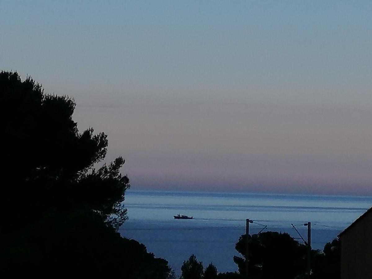 Sanary Les Gorguettes, Studio Avec Terrasse Vue Mer, A 10 Min A Pieds De La Plage Kültér fotó