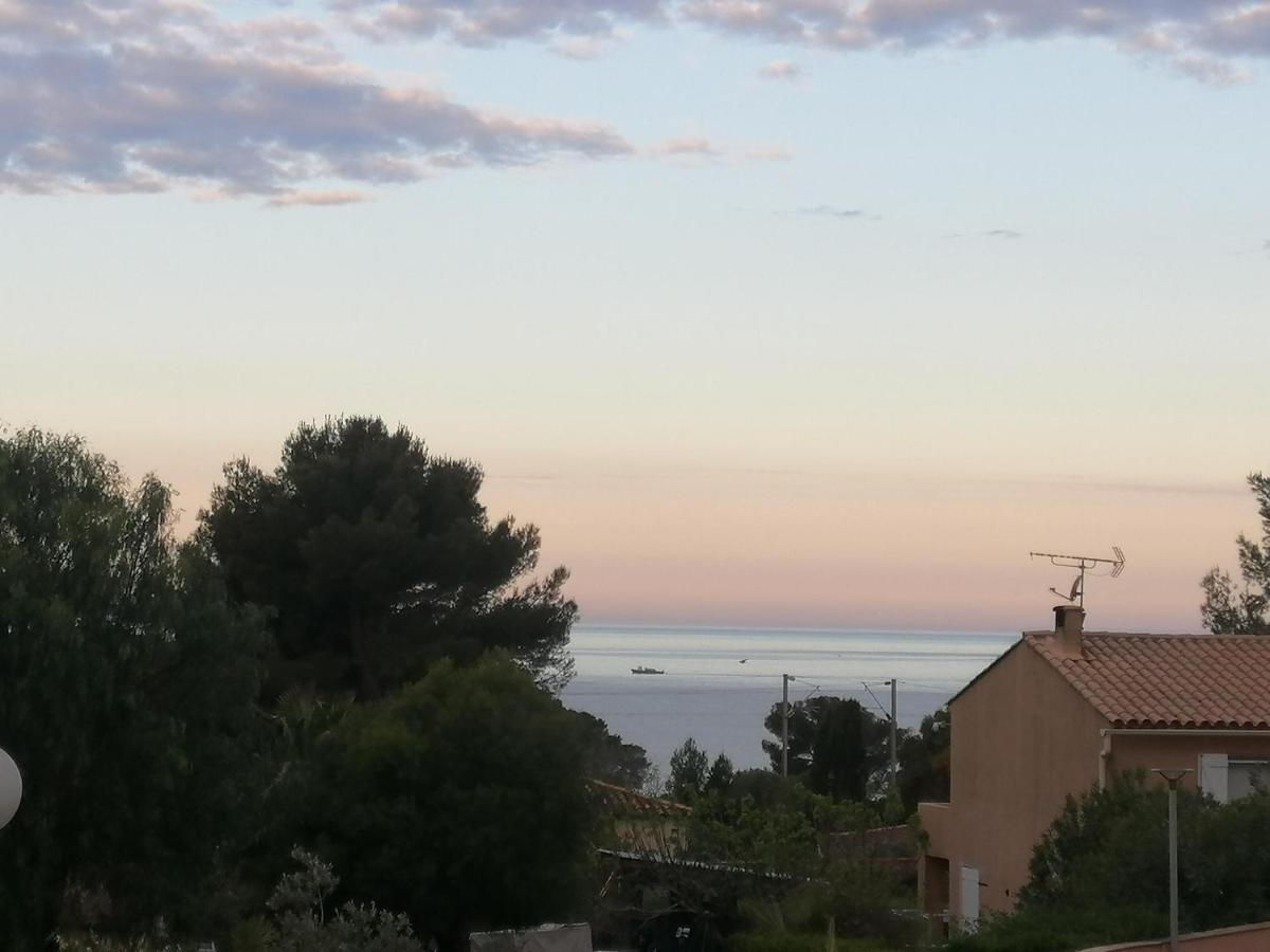 Sanary Les Gorguettes, Studio Avec Terrasse Vue Mer, A 10 Min A Pieds De La Plage Kültér fotó